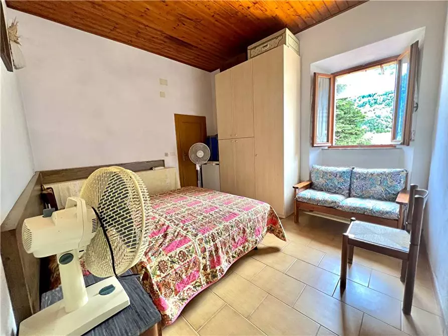 Immagine 12 di Porzione di casa in vendita  a Marciana
