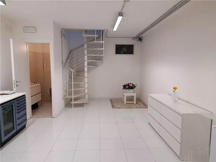 Immagine 8 di Ufficio in vendita  a Marciana Marina