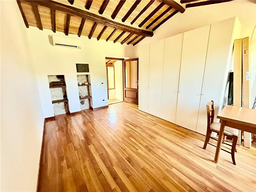 Immagine 15 di Porzione di casa in vendita  a Marciana