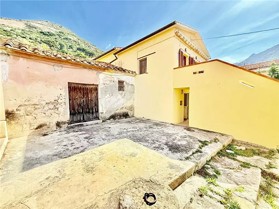 Immagine 15 di Porzione di casa in vendita  a Marciana