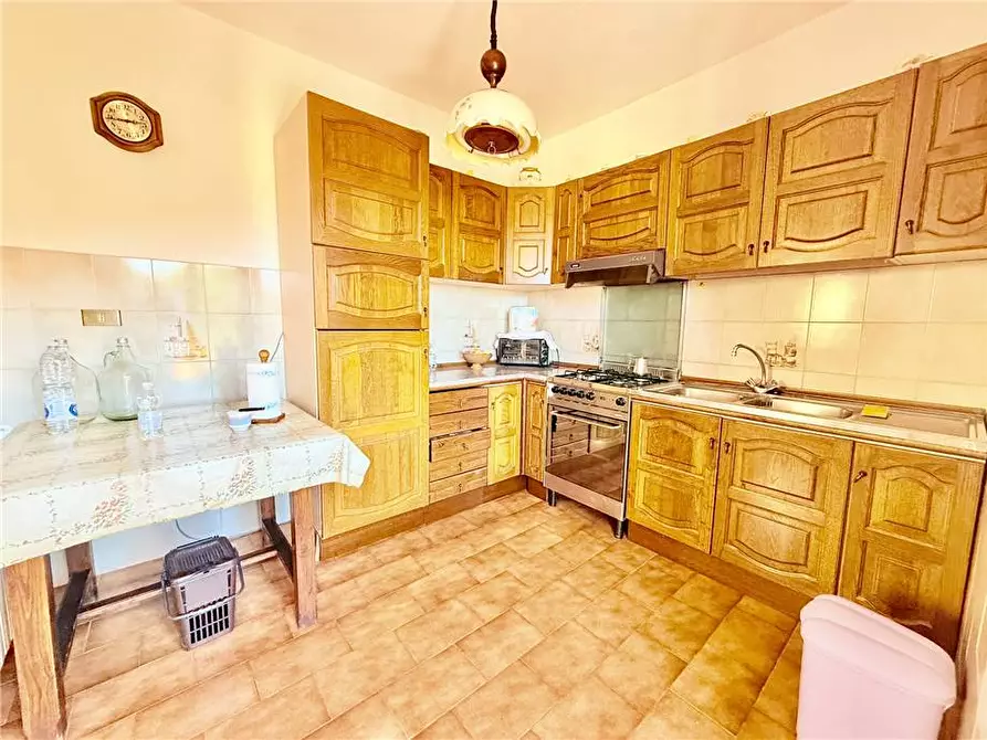 Immagine 17 di Porzione di casa in vendita  a Marciana