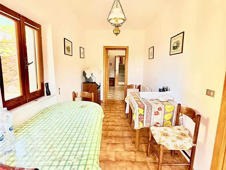Immagine 18 di Porzione di casa in vendita  a Marciana