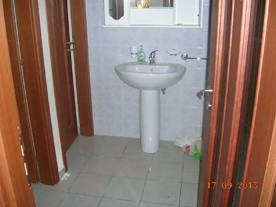 Immagine 9 di Ufficio in vendita  a Adrano