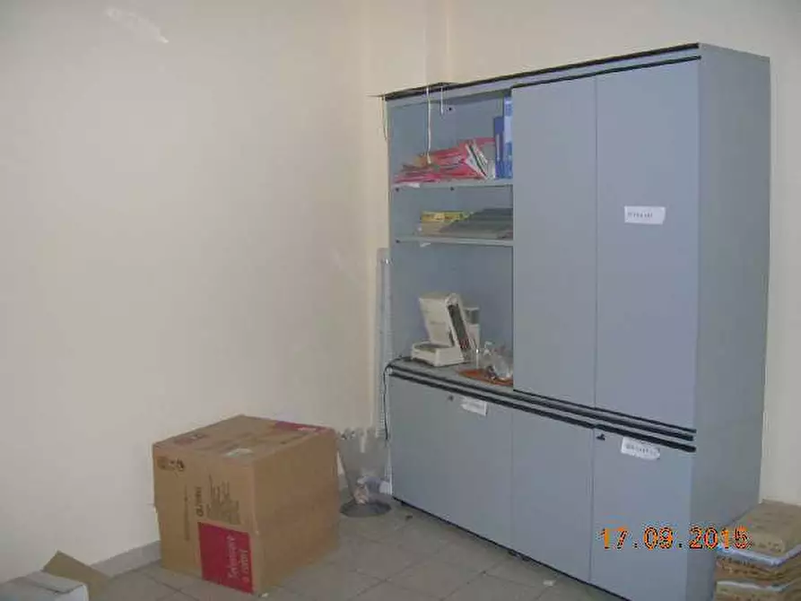 Immagine 10 di Ufficio in vendita  a Adrano