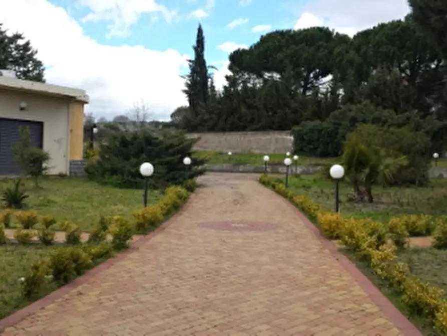 Immagine 10 di Albergo/B&B/Residence in vendita  a Santa Maria Di Licodia