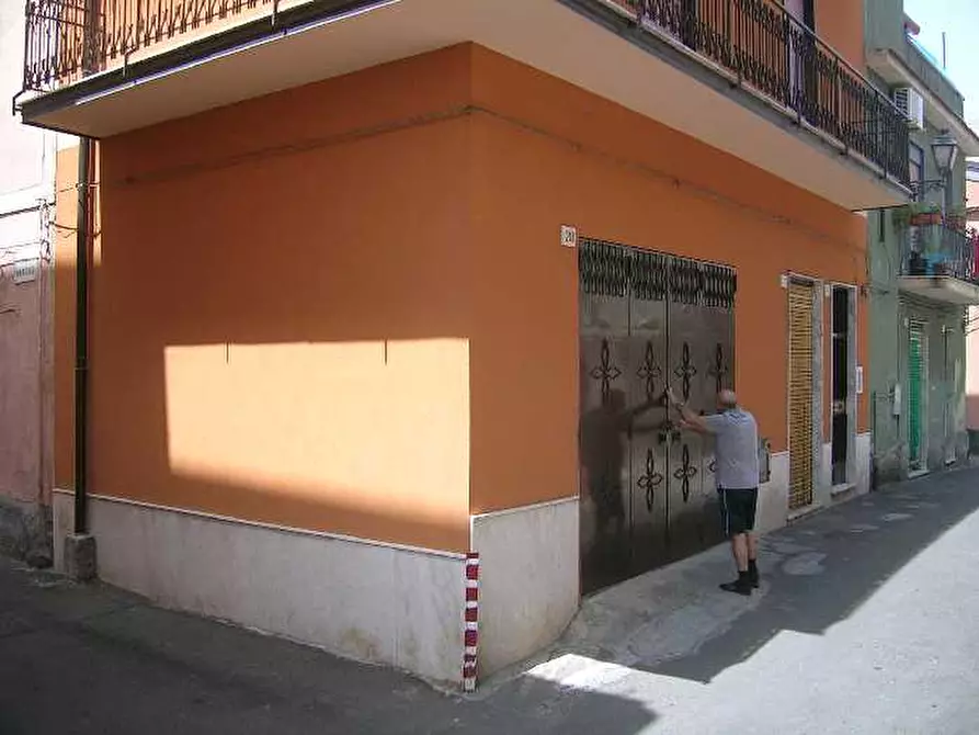 Immagine 7 di Villa in vendita  a Adrano