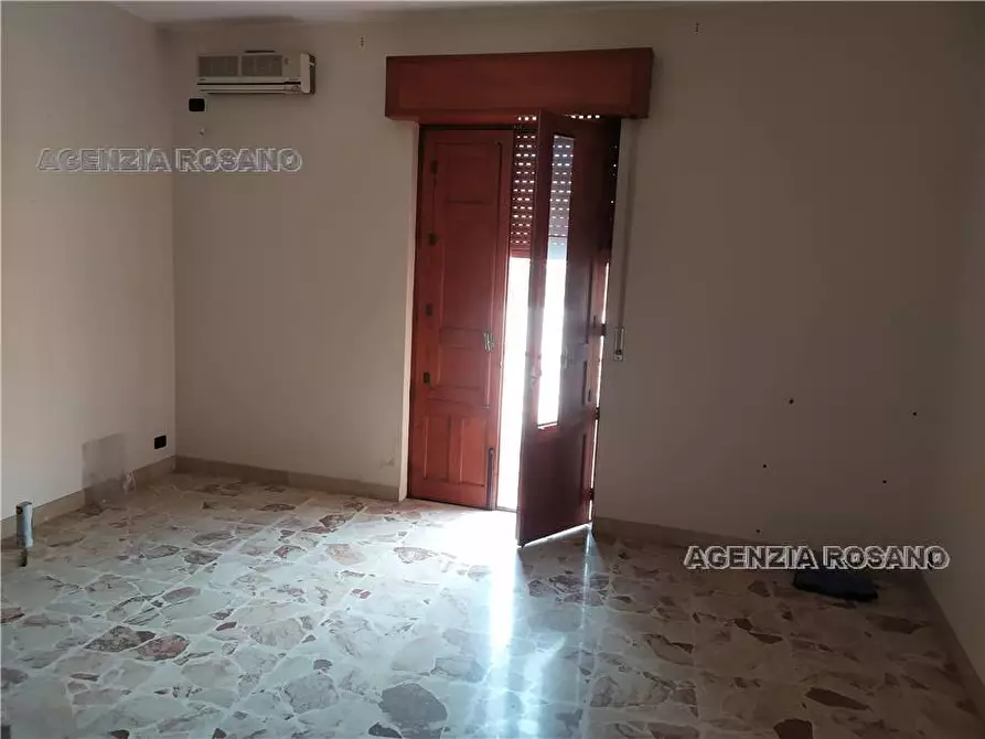 Immagine 7 di Casa bifamiliare in vendita  in Via Borgo a Adrano