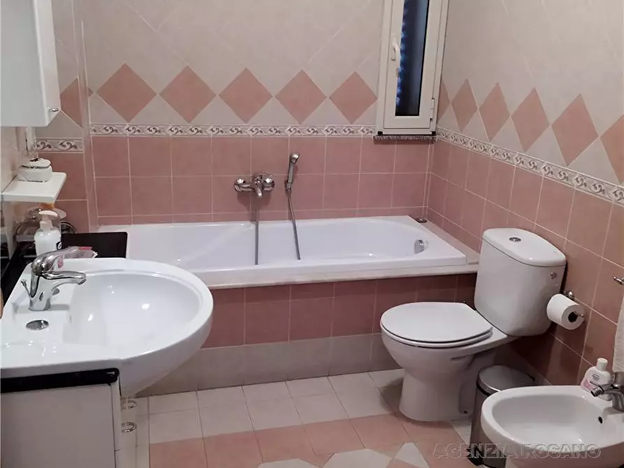 Immagine 7 di Villa in vendita  in Via innessa a Biancavilla