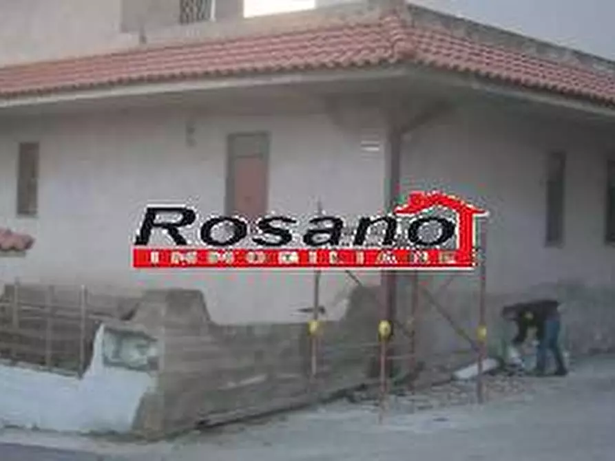 Immagine 10 di Villa in vendita  in Via via texas a Biancavilla