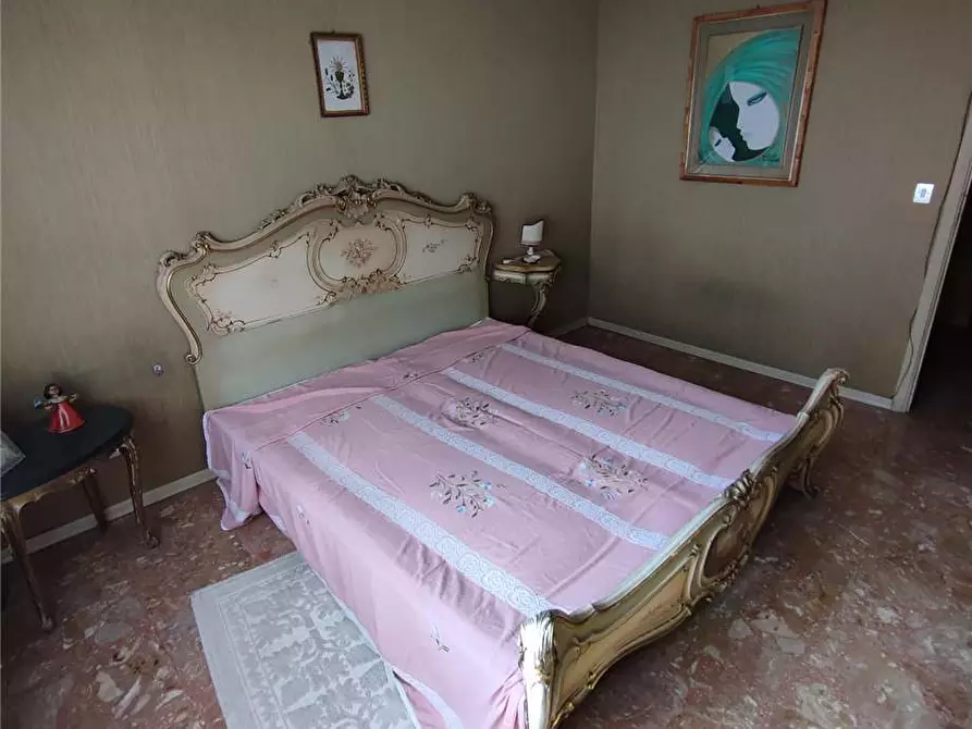 Immagine 6 di Appartamento in vendita  in Via HUGUES, 13 a Casale Monferrato