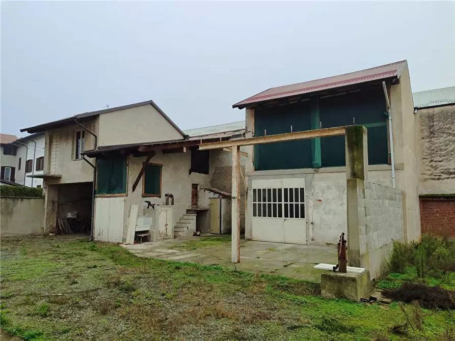 Immagine 7 di Villa in vendita  in Via Marconi, 1 a Stroppiana