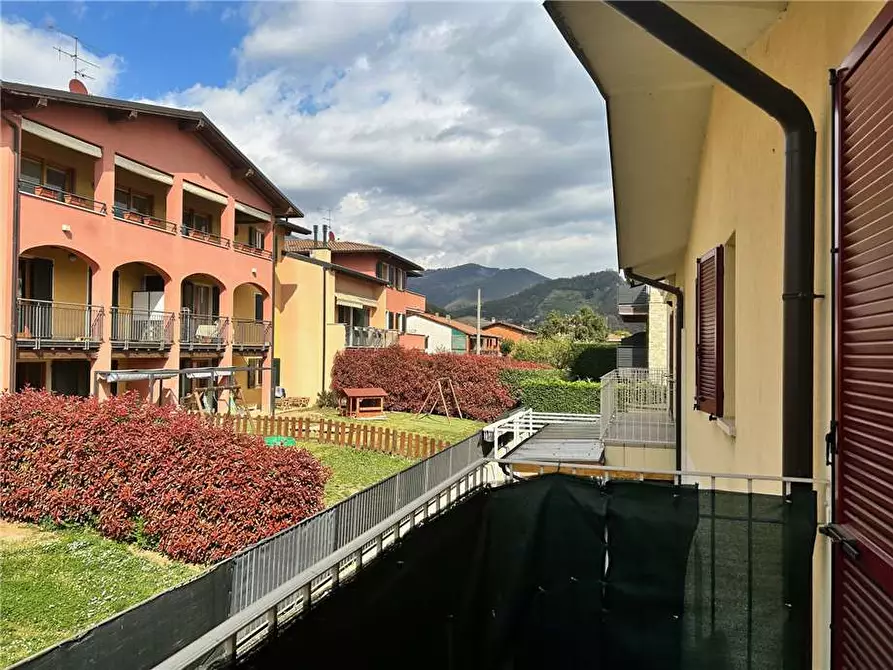 Immagine 17 di Villa in vendita  in Via Francesco Nullo, 3 a Villongo