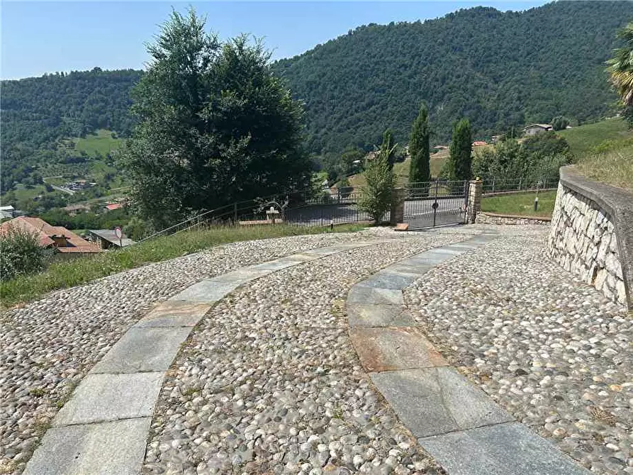 Immagine 17 di Stabile in vendita  in Via Pennini a Adrara San Martino