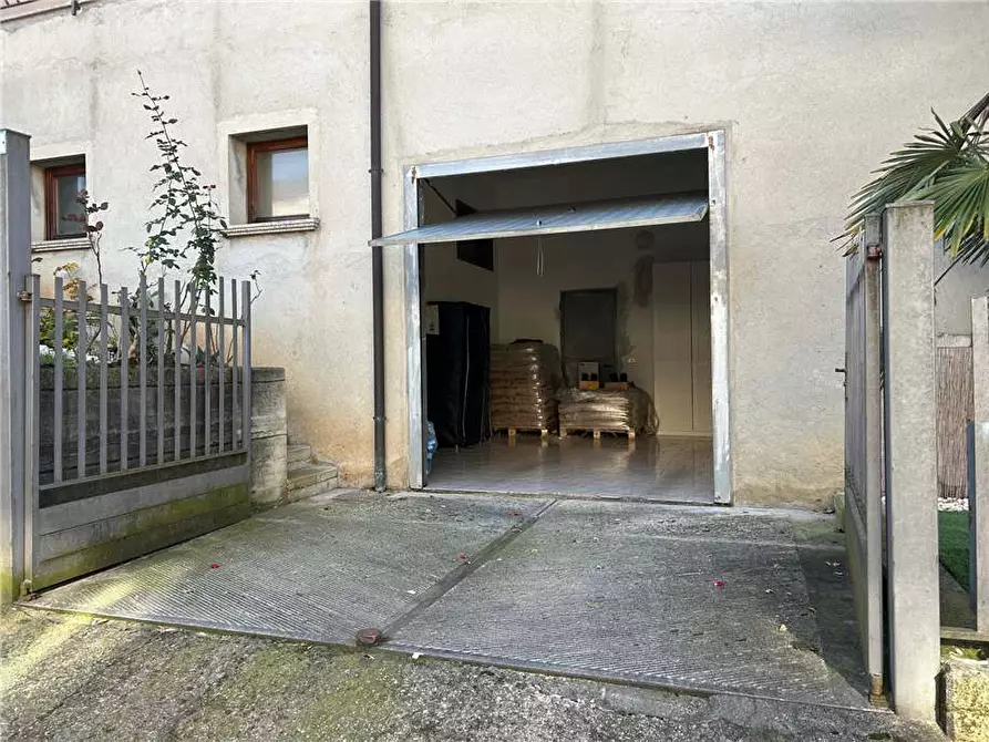 Immagine 19 di Appartamento in vendita  in Via Praslini, 1 a Adrara San Martino