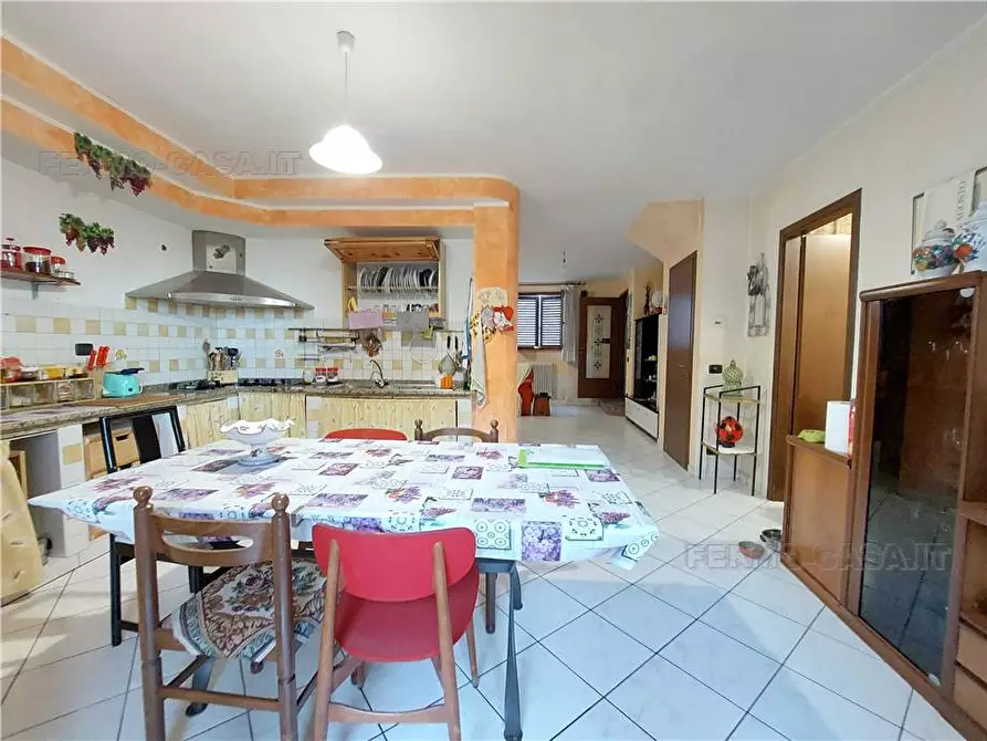 Immagine 28 di Villa in vendita  in Via Giacomo Leopardi, 8 a Ortezzano