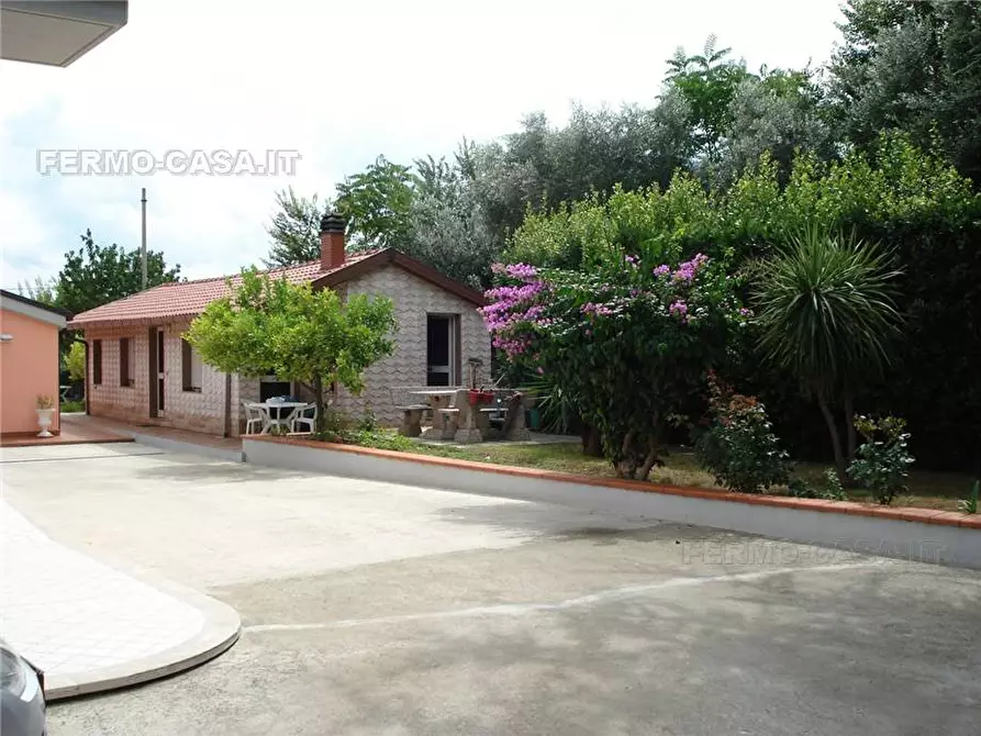Immagine 39 di Villa in vendita  in Via cugnolo, 4 a Fermo