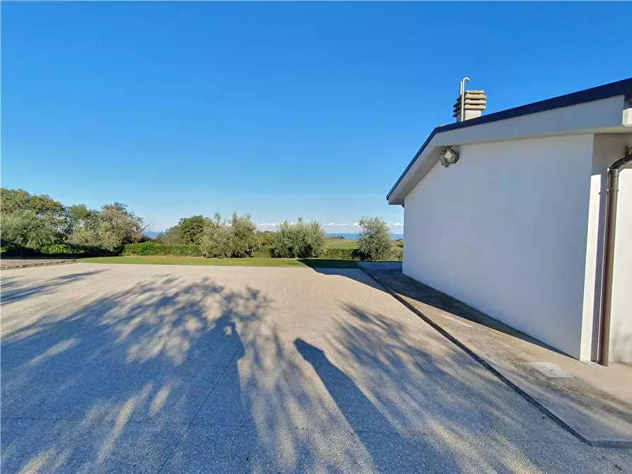 Immagine 40 di Villa in vendita  in V.le sp2 a Lapedona