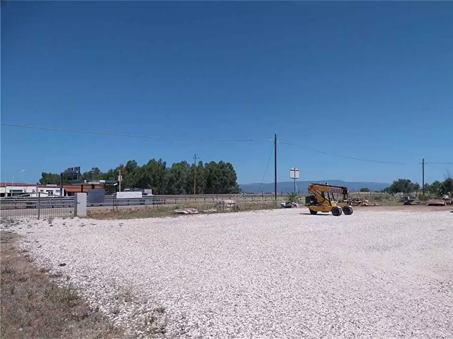 Immagine 10 di Capannone industriale in vendita  a Siamaggiore