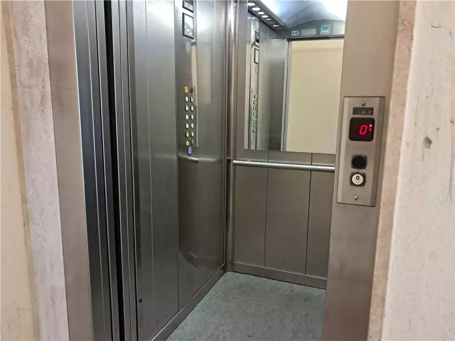Immagine 10 di Appartamento in vendita  a Oristano
