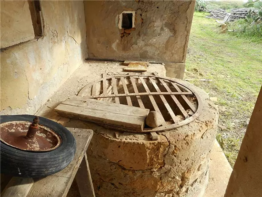 Immagine 18 di Rustico / casale in vendita  in Loc. VENDICARI, sn a Noto