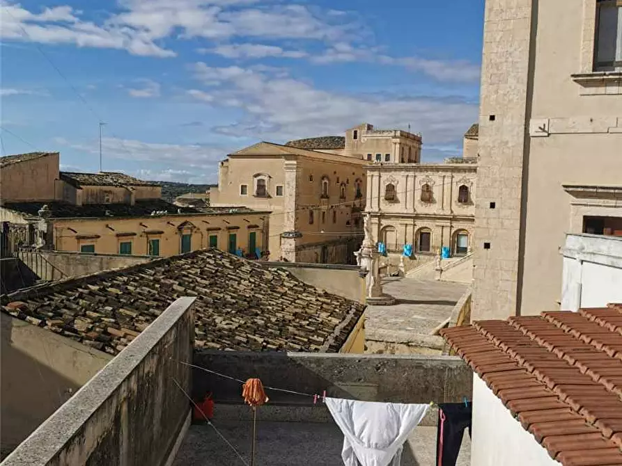 Immagine 15 di Villa in vendita  in Via FERRUCCIO, 10 a Noto