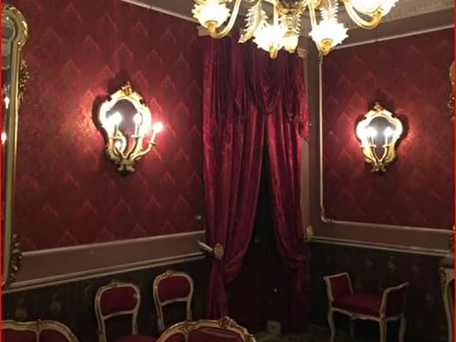 Immagine 11 di Stabile in vendita  in Via ZANARDELLI a Noto