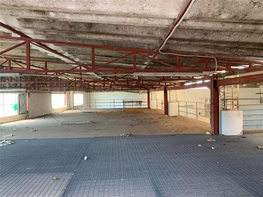 Immagine 16 di Attività commerciale in vendita  in V.le ERMOCRATE, 16 a Siracusa