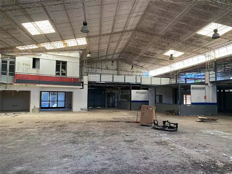 Immagine 17 di Attività commerciale in vendita  in V.le ERMOCRATE, 16 a Siracusa