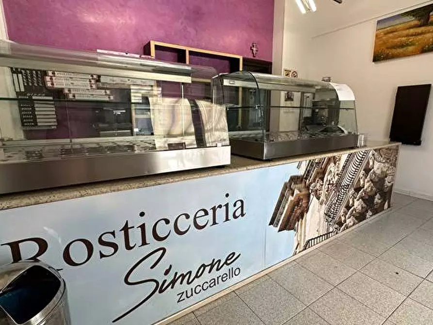 Immagine 12 di Attività commerciale in vendita  in P.zza Sofia, 5/6 a Noto