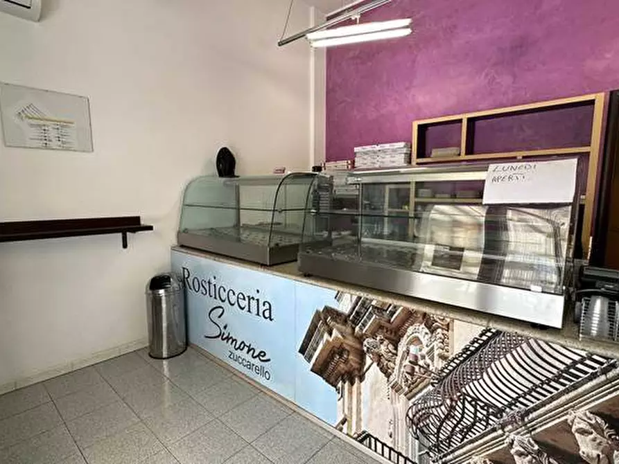 Immagine 13 di Attività commerciale in vendita  in P.zza Sofia, 5/6 a Noto