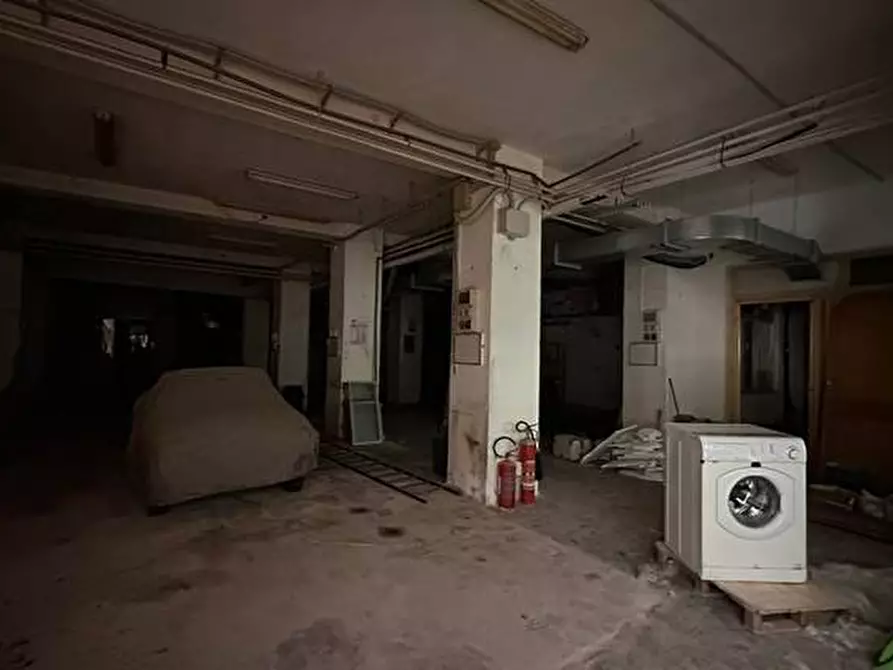 Immagine 10 di Attività commerciale in vendita  in Via Padre R. Giuliani, 1 a Avola