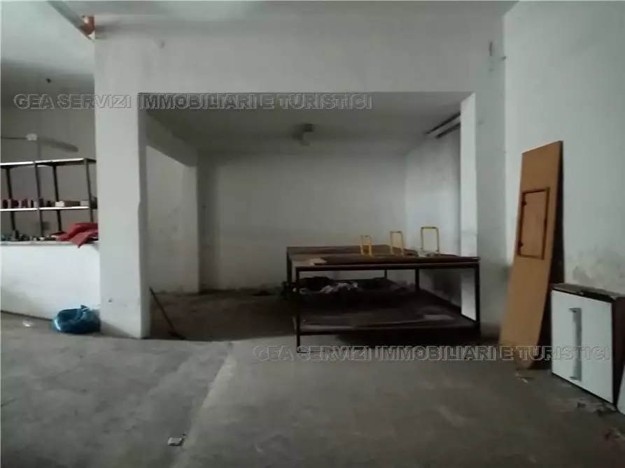 Immagine 6 di Garage in vendita  a Capurso