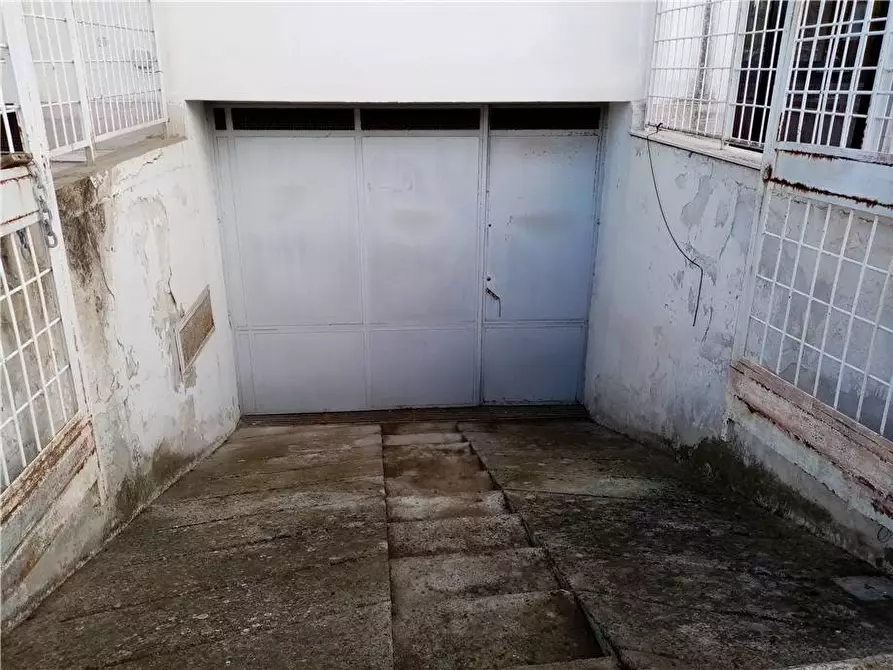 Immagine 7 di Garage in vendita  a Capurso