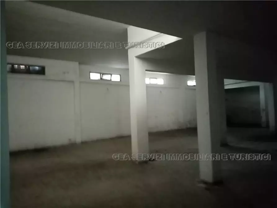 Immagine 8 di Garage in vendita  a Capurso