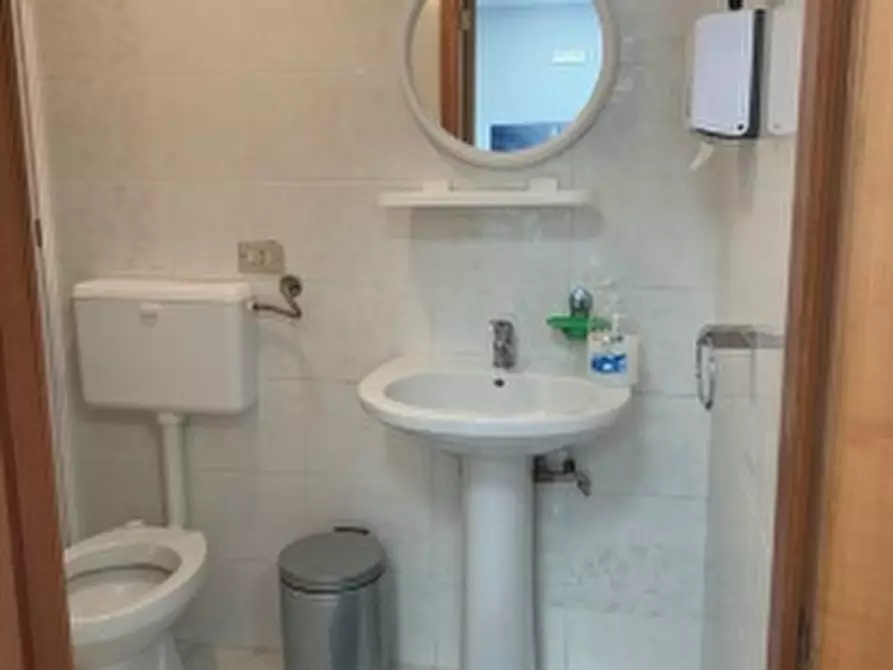 Immagine 6 di Ufficio in vendita  a Barletta