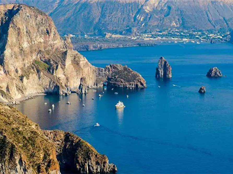 Immagine 27 di Appartamento in vendita  in Via Giuseppe Garibaldi, 148 a Lipari
