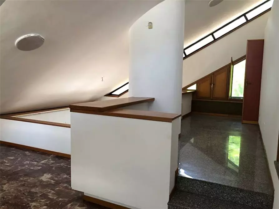 Immagine 6 di Villa in vendita  a Latina