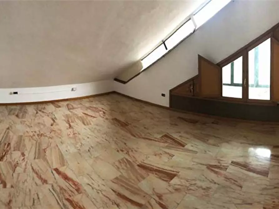 Immagine 8 di Villa in vendita  a Latina