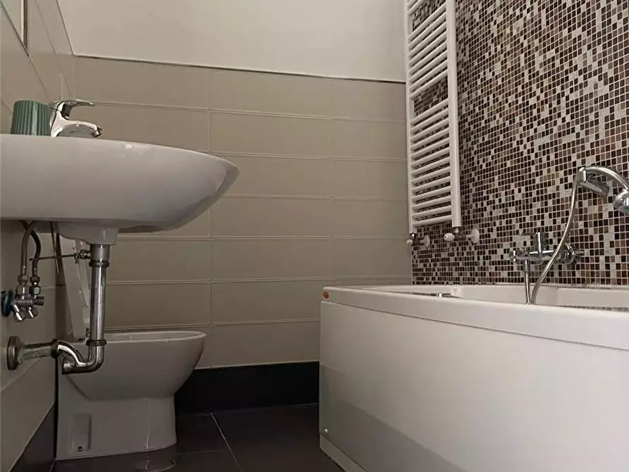 Immagine 8 di Appartamento in vendita  a Latina