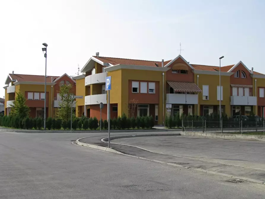 Negozio in vendita in via fratelli baracca a Villafranca Padovana