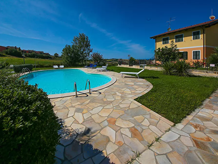 Immagine 1 di Villa in vendita  a San Costanzo