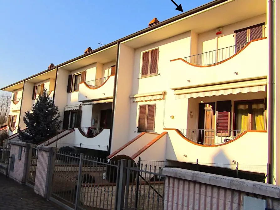Villa in vendita in via Vigevano n° 78 a Sannazzaro De' Burgondi