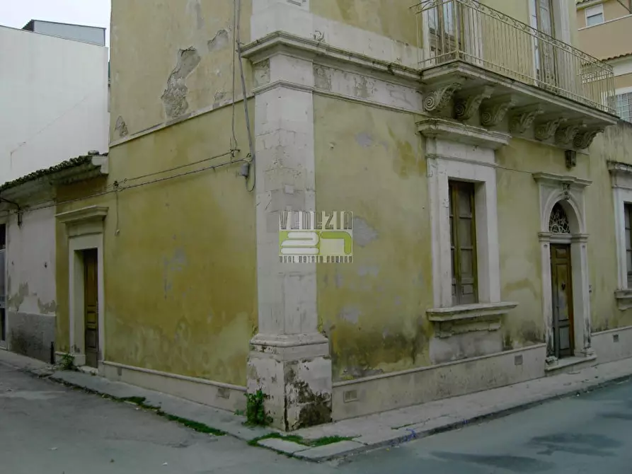 Casa indipendente in vendita in Via Galilei, via Saffi, via Sciesa a Avola