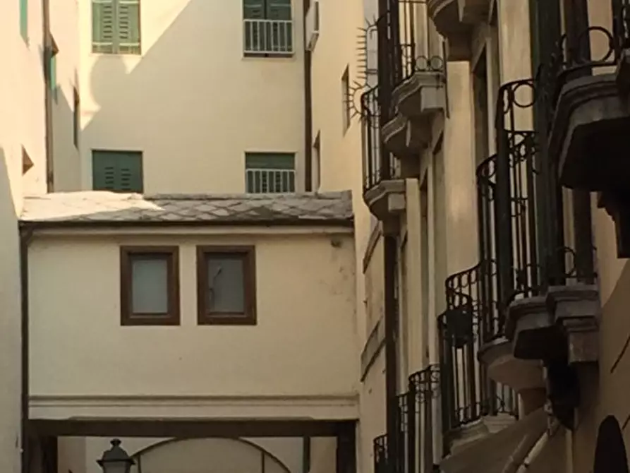 Negozio in affitto in Contrà Do Rode a Vicenza