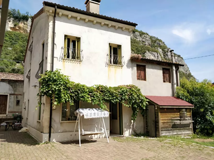 Casa bifamiliare in vendita in Via Villa a Longare