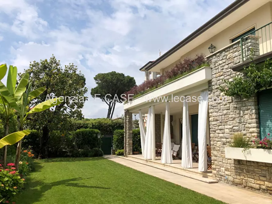 Villa in affitto in Via Spinetti 1 a Forte Dei Marmi