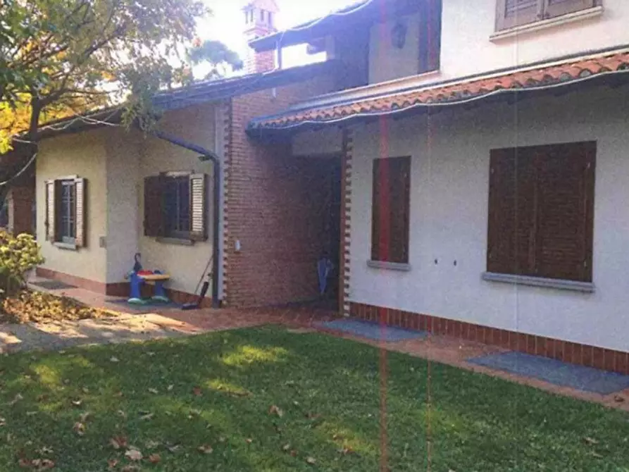 Immagine 1 di Villa in vendita  in Via Dante, N. 13 a Grezzago