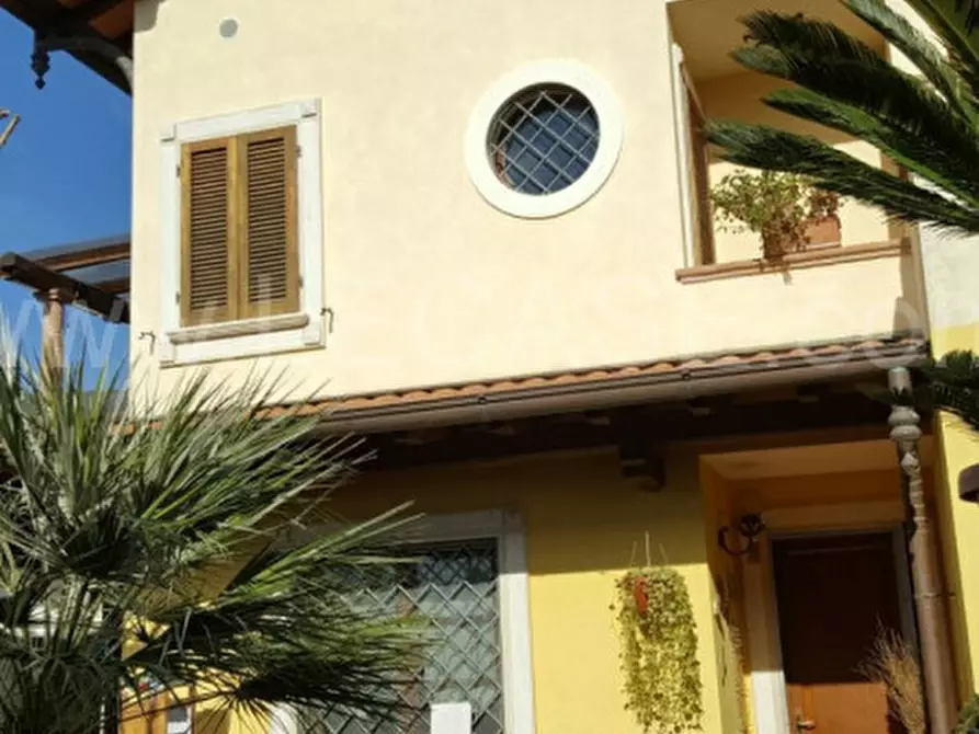 Casa bifamiliare in vendita in via Strettoia a Pietrasanta