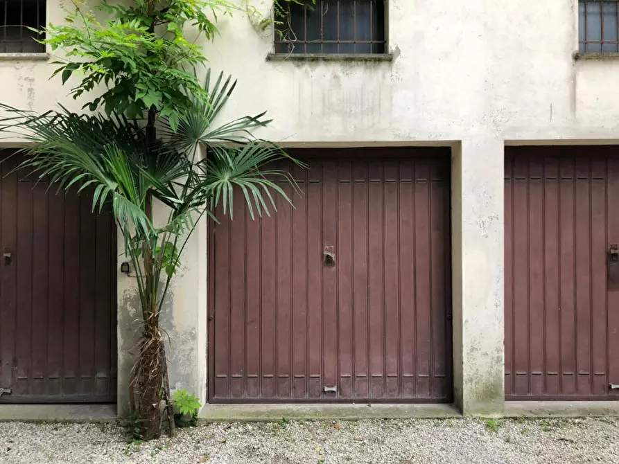 Garage in vendita in via prati a Padova