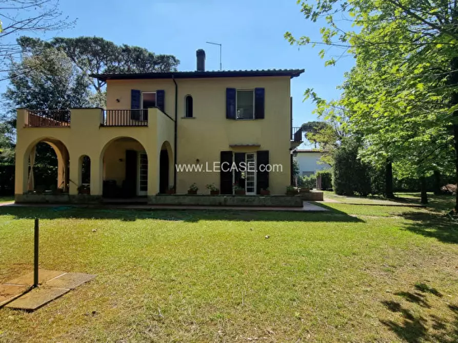 Villa in vendita in Via Fiume a Forte Dei Marmi